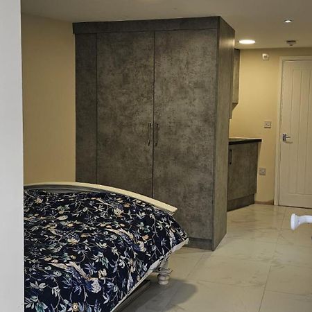 Cozy Studio Near To Tube Station Redbridge kerület Kültér fotó
